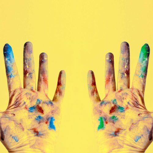 A para arte e criatividade: geração de imagens, música, escrita criativa, design com IA